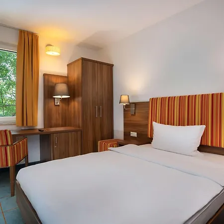 Hotel The 3*