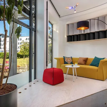 Hotel The 3*